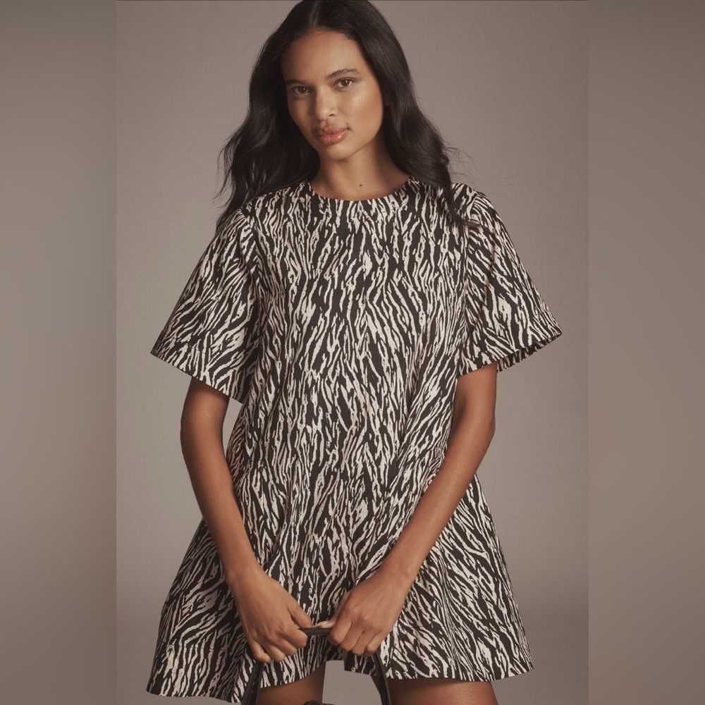 Anthropologie The Emmy Short-Sleeve Swing Mini Dress by Maeve - Small 🍁